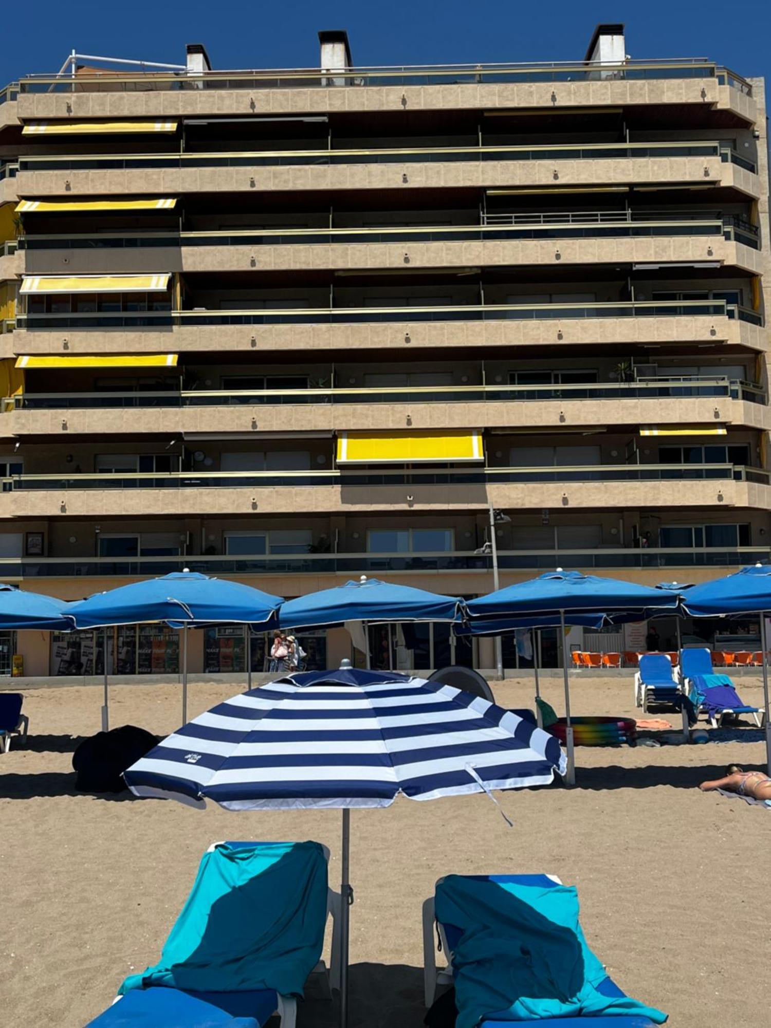 Acogedor Y Amplio Apartamento Familiar A Pie De Playa Calafell Exterior photo